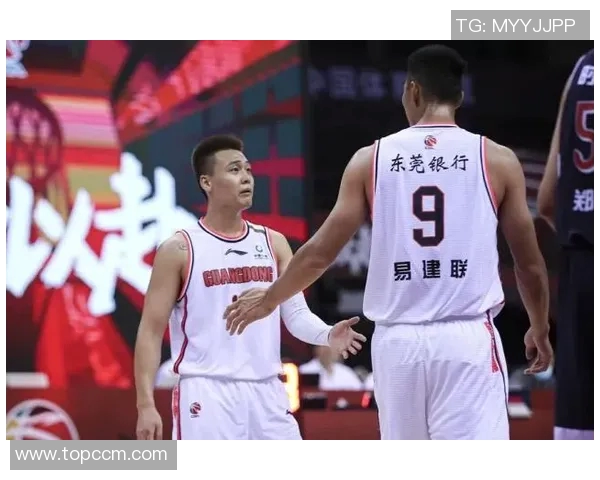 戈亚斯与沙佩科激战正酣谁能在这场较量中笑到最后